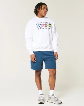 Pantaloni scurți din fleece, peste genunchi, cu logo Pantaloni scurți din fleece, peste genunchi, cu logo