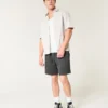 Pantaloni scurți din fleece, peste genunchi, cu logo Pantaloni scurți din fleece, peste genunchi, cu logo