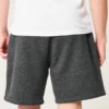 Pantaloni scurți din fleece, peste genunchi, cu logo Pantaloni scurți din fleece, peste genunchi, cu logo