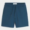 Pantaloni scurți din fleece, peste genunchi, cu logo Pantaloni scurți din fleece, peste genunchi, cu logo