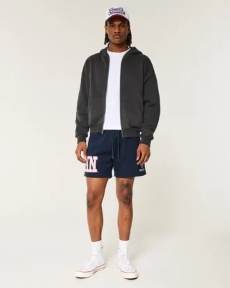 Pantaloni scurți din fleece până la jumătatea coapsei cu grafică UConn Huskies Pantaloni scurți din fleece până la jumătatea coapsei cu grafică UConn Huskies