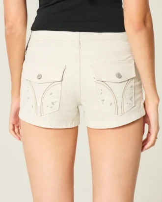 Pantaloni scurți din poplin cu buzunar floral în spate și talie joasă