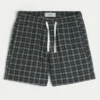 Pantaloni scurți din seersucker până la jumătatea coapsei Pantaloni scurți din seersucker până la jumătatea coapsei
