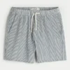 Pantaloni scurți din seersucker până la jumătatea coapsei Pantaloni scurți din seersucker până la jumătatea coapsei