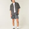 Pantaloni scurți din twill până la jumătatea coapsei Pantaloni scurți din twill până la jumătatea coapsei