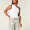 Pantaloni scurți largi, cu talie joasă, în stil camuflaj Pantaloni scurți largi, cu talie joasă, în stil camuflaj