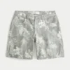 Pantaloni scurți largi, cu talie joasă, în stil camuflaj Pantaloni scurți largi, cu talie joasă, în stil camuflaj