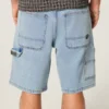 Pantaloni scurți largi din denim, de culoare deschisă Pantaloni scurți largi din denim, de culoare deschisă