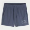 Pantaloni scurți sport cu imprimeu până la jumătatea coapsei Pantaloni scurți sport cu imprimeu până la jumătatea coapsei