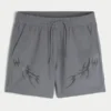 Pantaloni scurți sport cu imprimeu până la jumătatea coapsei Pantaloni scurți sport cu imprimeu până la jumătatea coapsei