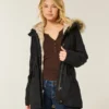 Parka căptușită cu blană artificială Parka căptușită cu blană artificială