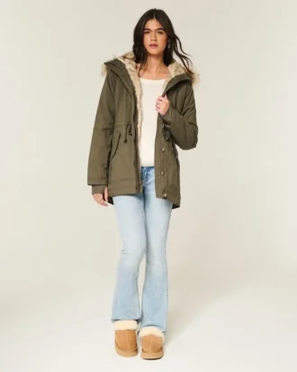 Parka căptușită cu blană artificială