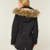 Parka căptușită cu blană artificială Parka căptușită cu blană artificială