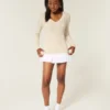 Pulover cu guler în V și model tricotat Pulover cu guler în V și model tricotat