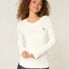 Pulover cu guler rotund și model tricotat în formă de stea Pulover cu guler rotund și model tricotat în formă de stea
