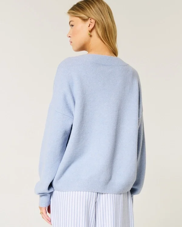 Pulover oversized cu guler în V Hollister Comfy Cloud Pulover oversized cu guler în V Hollister Comfy Cloud