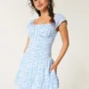Rochie cu fustă-pantalon și mâneci fluturate Rochie cu fustă-pantalon și mâneci fluturate