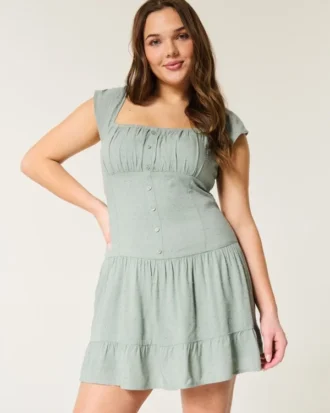 Rochie cu fustă-pantalon și mâneci fluturate Rochie cu fustă-pantalon și mâneci fluturate