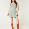 Rochie cu fustă-pantalon și mâneci fluturate Rochie cu fustă-pantalon și mâneci fluturate