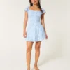 Rochie cu fustă-pantalon și mâneci fluturate Rochie cu fustă-pantalon și mâneci fluturate