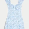 Rochie cu fustă-pantalon și mâneci fluturate Rochie cu fustă-pantalon și mâneci fluturate