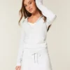 Rochie cu glugă și mâneci lungi din fleece Rochie cu glugă și mâneci lungi din fleece