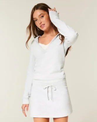 Rochie cu glugă și mâneci lungi din fleece