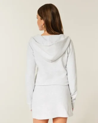 Rochie cu glugă și mâneci lungi din fleece