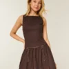 Rochie cu talie joasă și guler înalt Rochie cu talie joasă și guler înalt