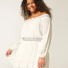 Rochie țesută cu umeri decupați Rochie țesută cu umeri decupați