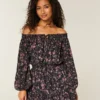 Rochie țesută cu umeri decupați Rochie țesută cu umeri decupați