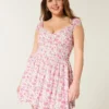 Rochie mini asimetrică cu umeri decupați Rochie mini asimetrică cu umeri decupați