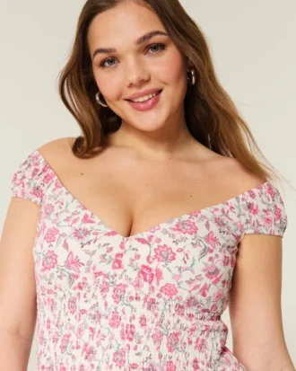 Rochie mini asimetrică cu umeri decupați