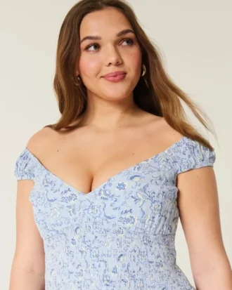 Rochie mini asimetrică cu umeri decupați Rochie mini asimetrică cu umeri decupați