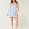 Rochie mini asimetrică cu umeri decupați Rochie mini asimetrică cu umeri decupați