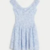 Rochie mini asimetrică cu umeri decupați Rochie mini asimetrică cu umeri decupați