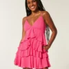 Rochie mini babydoll cu decolteu în V și volane Rochie mini babydoll cu decolteu în V și volane