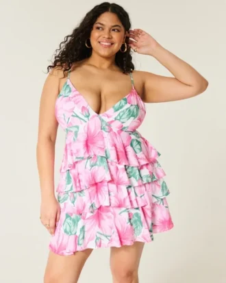 Rochie mini babydoll cu decolteu în V și volane