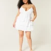 Rochie mini babydoll cu decolteu în V și volane