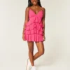 Rochie mini babydoll cu decolteu în V și volane Rochie mini babydoll cu decolteu în V și volane