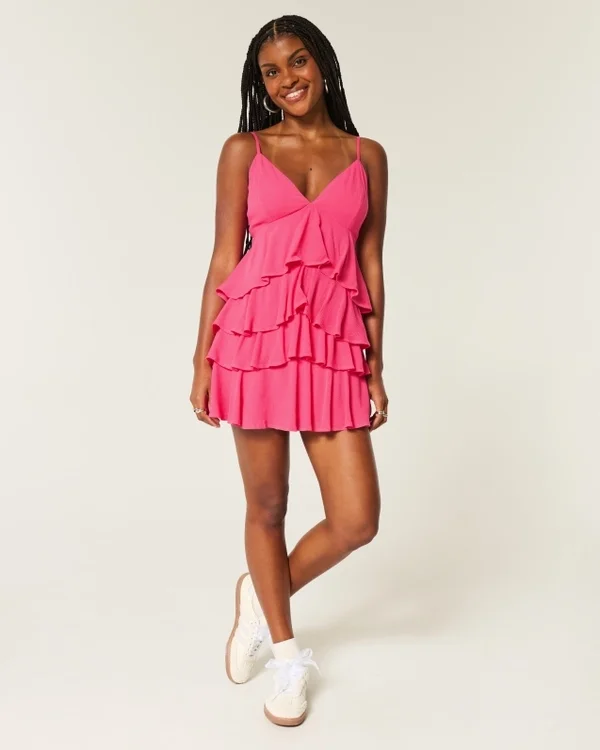 Rochie mini babydoll cu decolteu în V și volane Rochie mini babydoll cu decolteu în V și volane