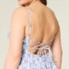 Rochie mini babydoll cu decolteu în V și volane
