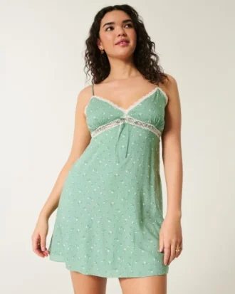 Rochie mini cu detalii din dantelă
