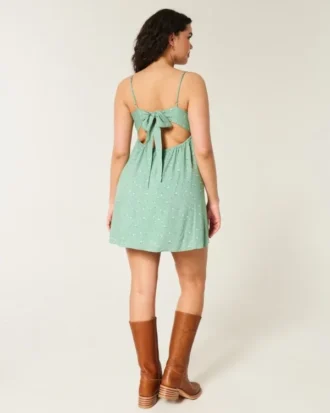 Rochie mini cu detalii din dantelă