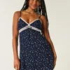 Rochie mini cu detalii din dantelă Rochie mini cu detalii din dantelă