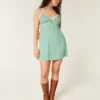 Rochie mini cu detalii din dantelă Rochie mini cu detalii din dantelă