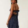 Rochie mini cu detalii din dantelă Rochie mini cu detalii din dantelă