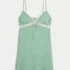 Rochie mini cu detalii din dantelă Rochie mini cu detalii din dantelă
