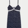 Rochie mini cu detalii din dantelă Rochie mini cu detalii din dantelă