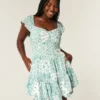 Rochie mini cu fustă-pantalon, mâneci fluturate și bust strâns